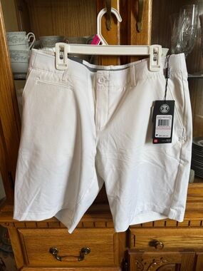 Under Armour White Woman’s Golf shorts